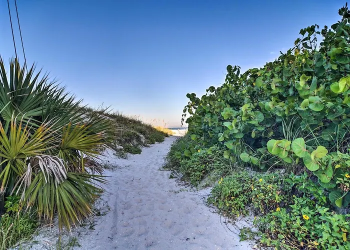 Coastal 'sea Side' Townhome - Walk To Beach! Holiday home