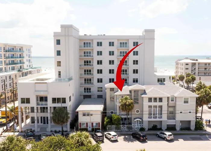 Coastal 'sea Side' Townhome - Walk To Beach! Holiday home *
