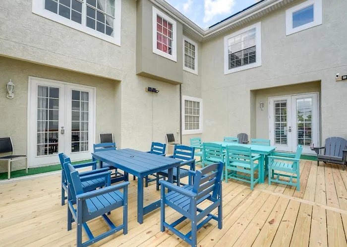 Holiday home Coastal 'sea Side' Townhome - Walk To Beach! *