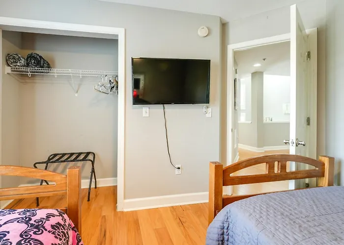 Coastal 'sea Side' Townhome - Walk To Beach! *