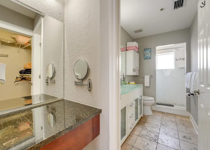 Coastal 'sea Side' Townhome - Walk To Beach! Clearwater Beach