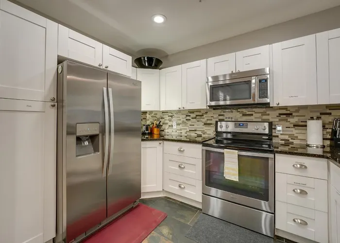 Coastal 'sea Side' Townhome - Walk To Beach! Holiday home Clearwater Beach