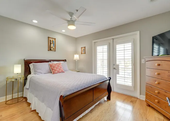 Coastal 'sea Side' Townhome - Walk To Beach! Holiday home