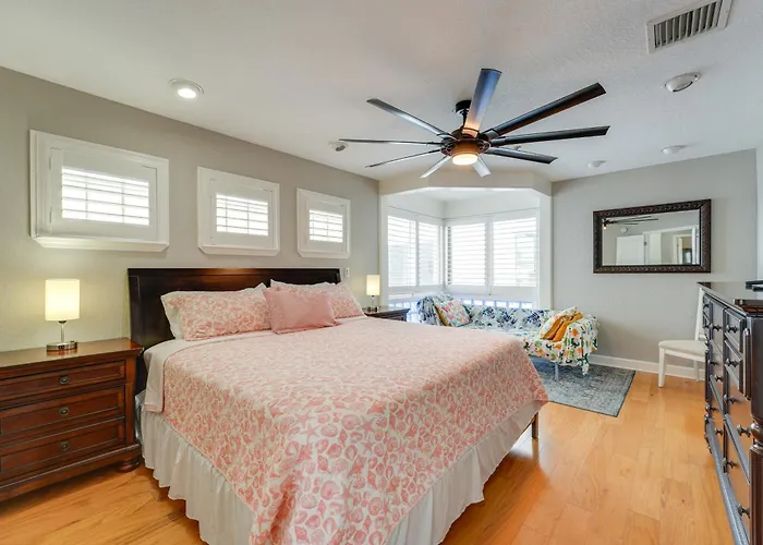 Holiday home Coastal 'sea Side' Townhome - Walk To Beach! Clearwater Beach
