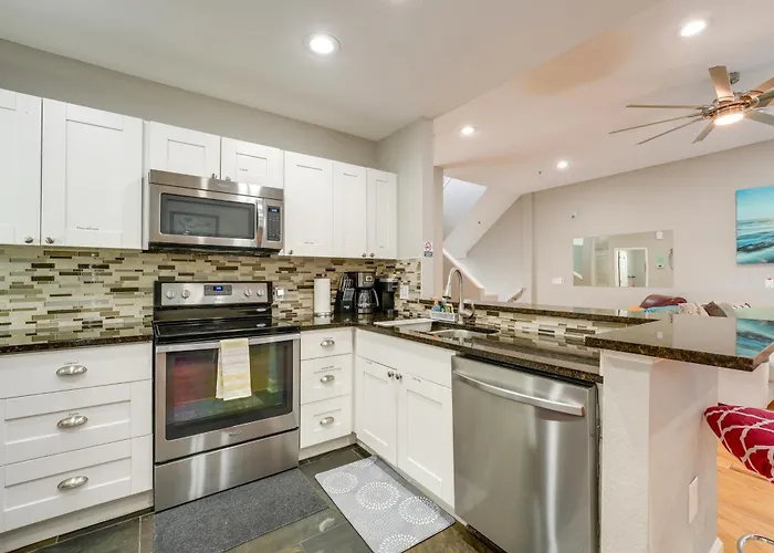 Coastal 'sea Side' Townhome - Walk To Beach! Clearwater Beach