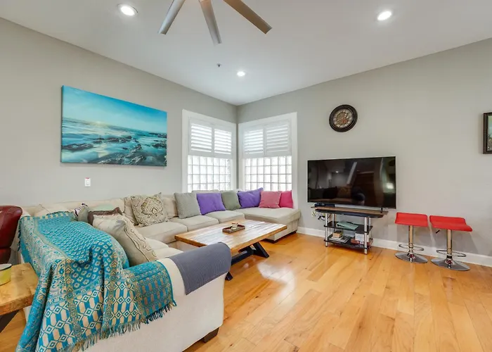 Coastal 'sea Side' Townhome - Walk To Beach! Holiday home Clearwater Beach