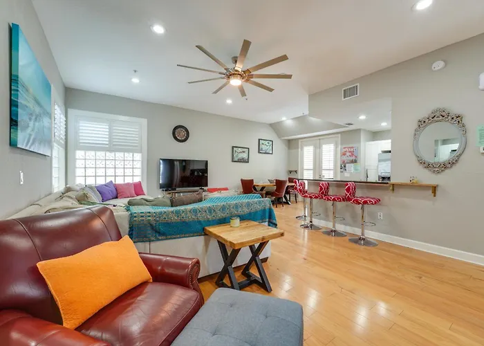 Coastal 'sea Side' Townhome - Walk To Beach! *