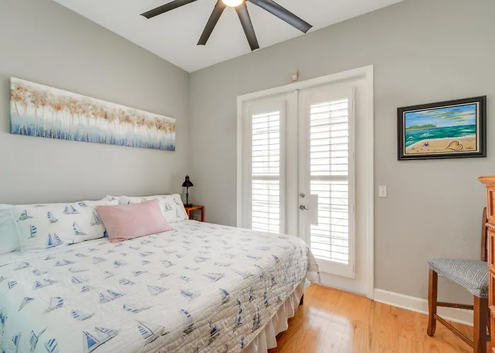 Coastal 'sea Side' Townhome - Walk To Beach! Clearwater Beach