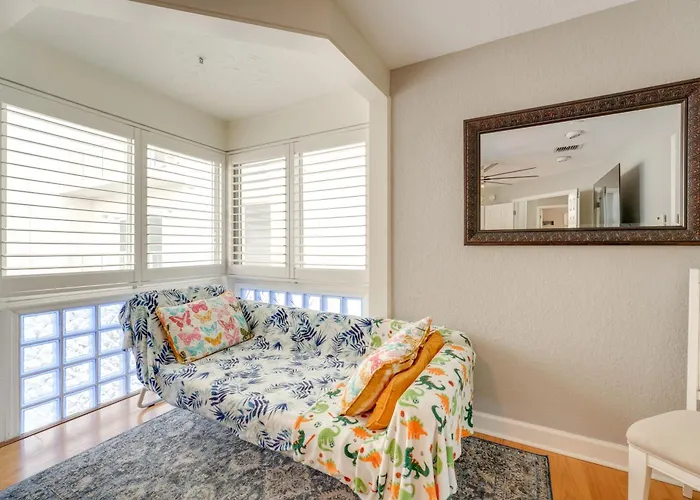 Coastal 'sea Side' Townhome - Walk To Beach! * Clearwater Beach