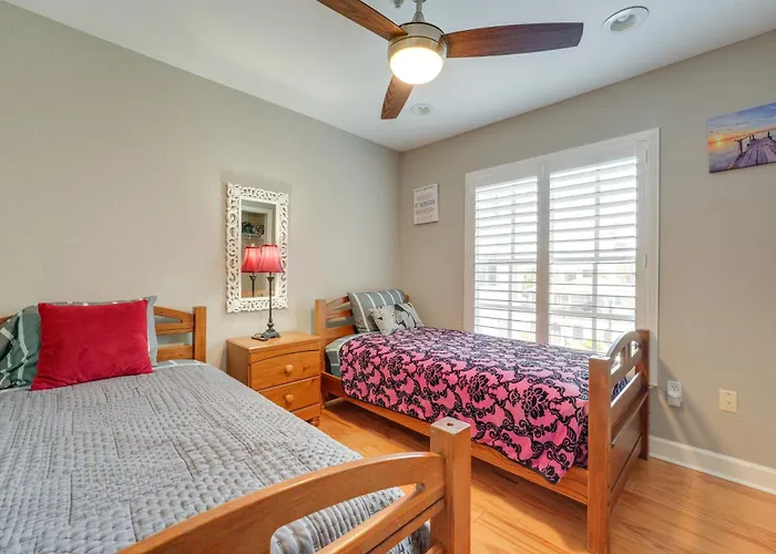 Coastal 'sea Side' Townhome - Walk To Beach! *
