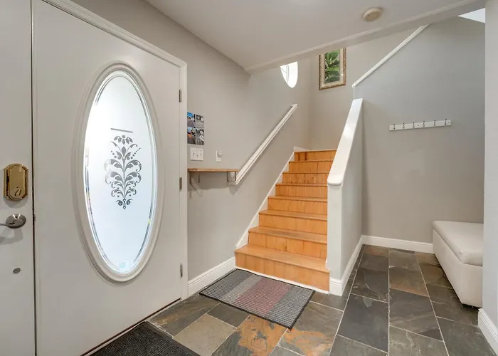 Coastal 'sea Side' Townhome - Walk To Beach!