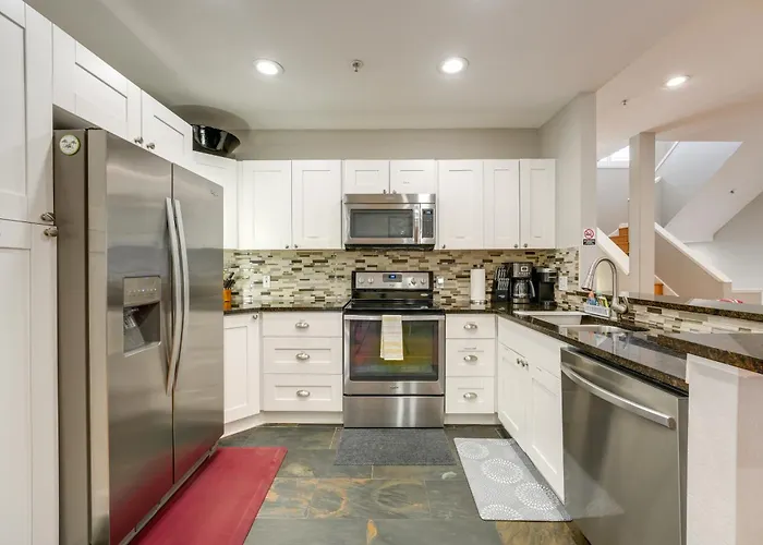 Coastal 'sea Side' Townhome - Walk To Beach! * Clearwater Beach