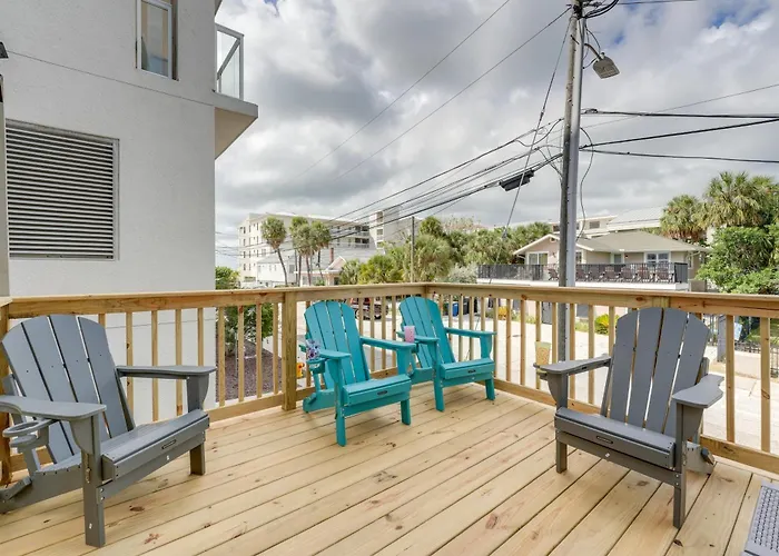 Coastal 'sea Side' Townhome - Walk To Beach!