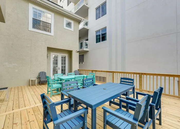 Coastal 'sea Side' Townhome - Walk To Beach! Clearwater Beach