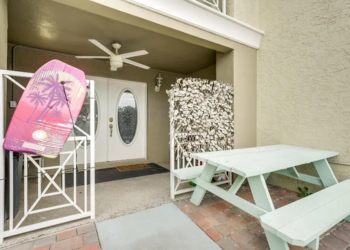 Coastal 'sea Side' Townhome - Walk To Beach! * Clearwater Beach