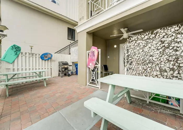 Holiday home Coastal 'sea Side' Townhome - Walk To Beach! *