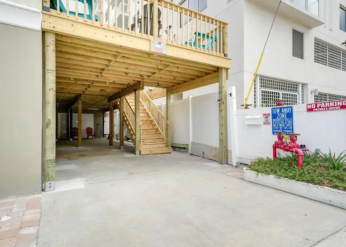Coastal 'sea Side' Townhome - Walk To Beach!