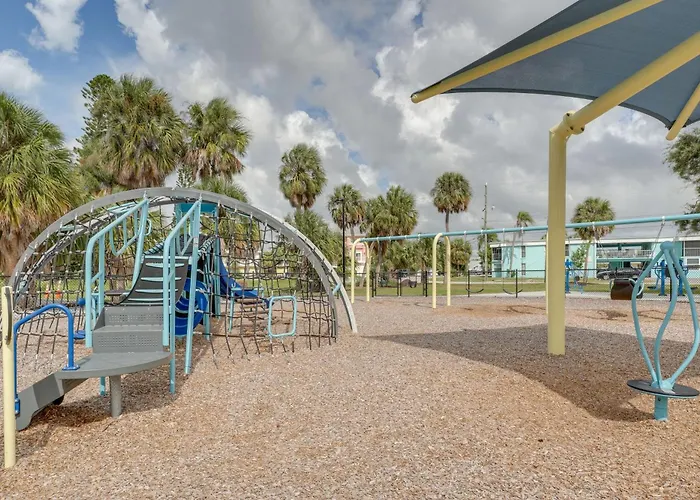Coastal 'sea Side' Townhome - Walk To Beach! Holiday home